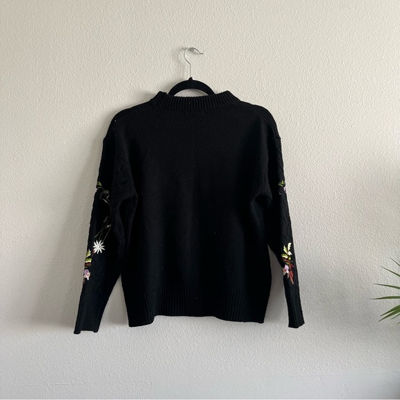 🪩 Embroidered Floral Sweater 🪩 - Picture 6 of 6